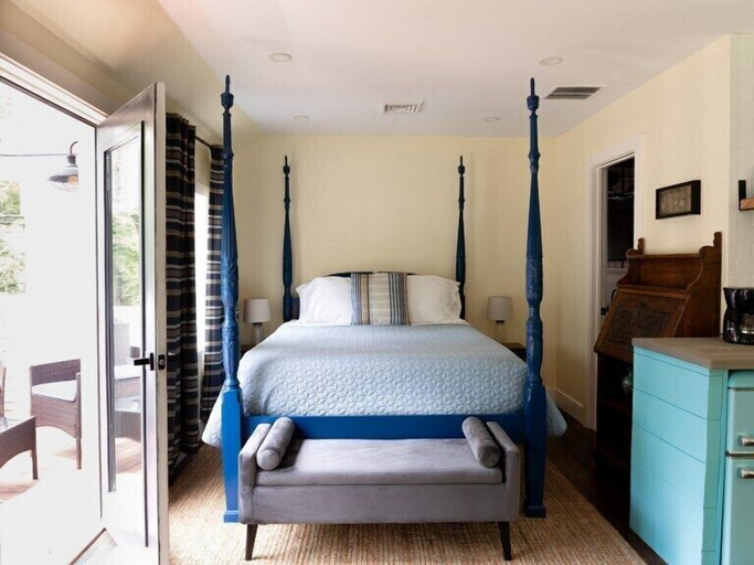 Bedroom 1, Heritage House, Orange
