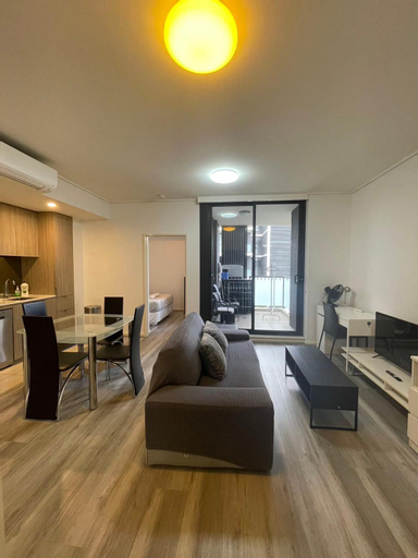 Others 5, 2-bedroom security apartment with free parking on premises, Canterbury