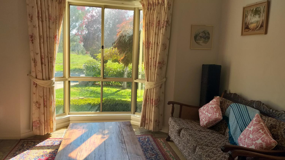 Bedroom 2, Sweet Holiday Home by the Golf Course, Canberra