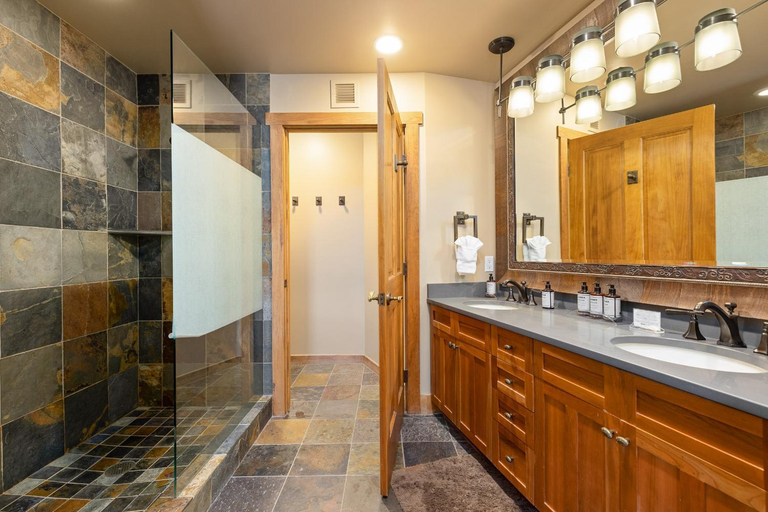 Bathroom 4, Red Hawk Lodge 2211, Summit