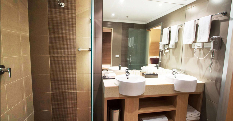 Bathroom 10