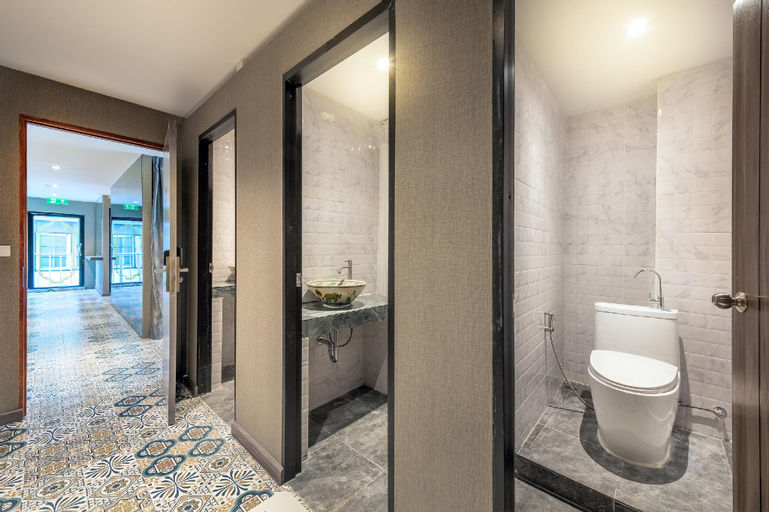 Bathroom 15