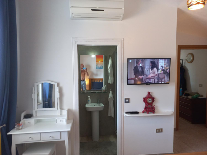 Others 5, The Englishmans Home, Oristano