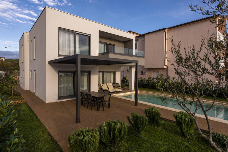 Others 3, Villa Lu-Ma, Sveti Filip i Jakov