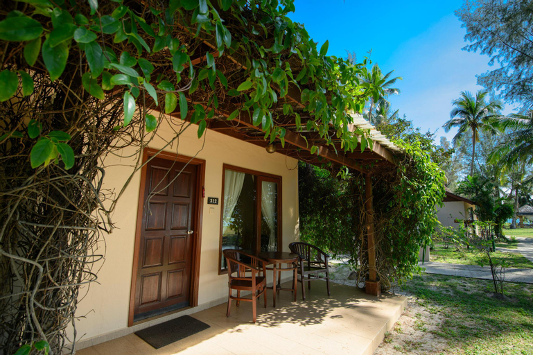 Exterior 9