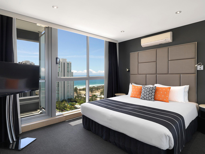 Bedroom 3, Meriton Suites Broadbeach, Gold Coast