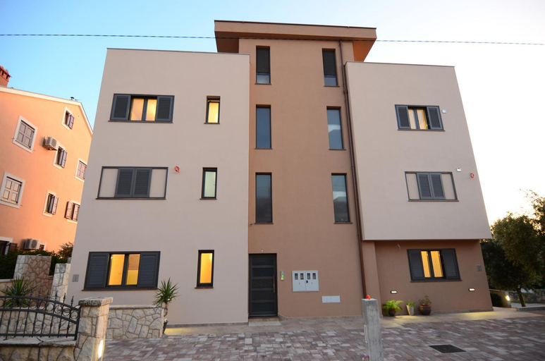 Others 2, Apartments Luana with private jacuzzi, Zadar