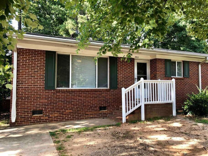 *Welcoming Cary Townhome*King Bed*Long Term Stays*, Wake