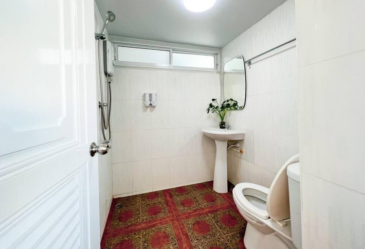 Bathroom 3, Lo-Fi Room At 103 Condominium 2 on Nimman 12 , Muang Chiang Mai
