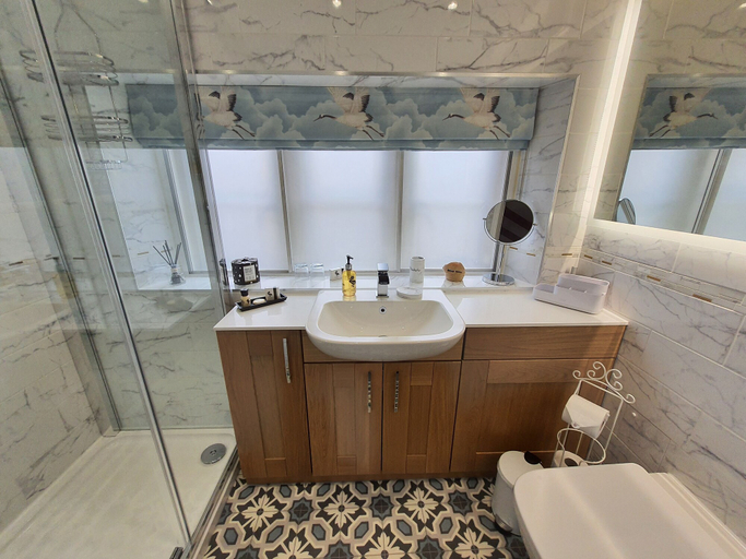 Bathroom 3, Guiting Guest House, Gloucestershire