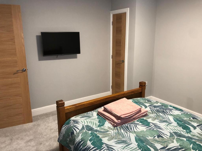 Bedroom 1, New ground floor 2 bed flat close to the beach, Bournemouth