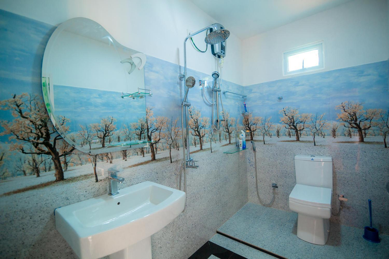 Bathroom 2, Glitz Marriott, Kotapola