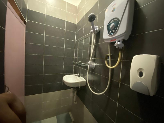 Bathroom 19