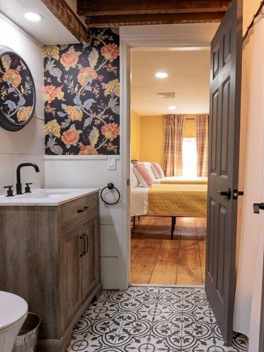 Bathroom 3, Heritage House, Orange