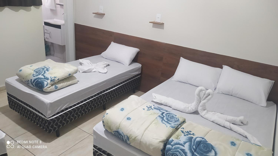 Others 3, Pousada Quarto completo ar,wi fi e garagem gratuita, Aparecida