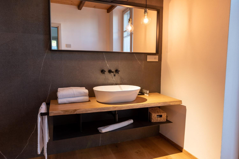 Bathroom 16