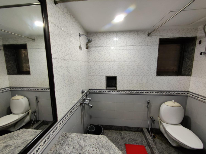 Bathroom 5, Elgin suites, Kolkata