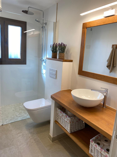 Bathroom 3, Mas Les Oliveres, Tarragona