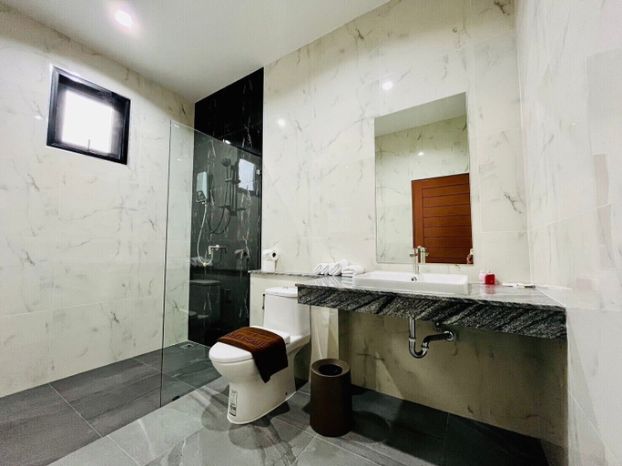 Bathroom 5, Unchan Liveliness Pool Villa, Mueang Krabi