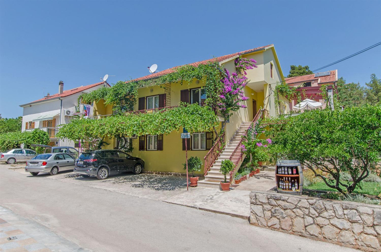 Exterior & Views 1, Apartments Anita, Jelsa