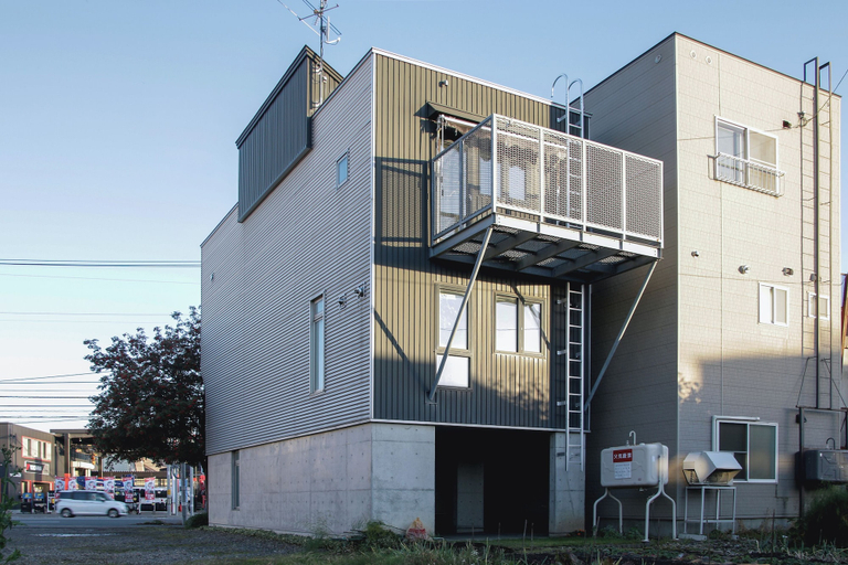 Exterior & Views