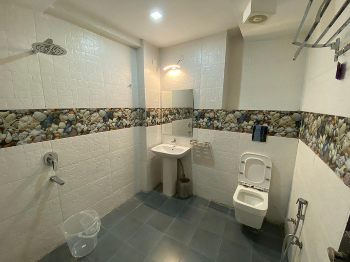 Bathroom 4, Hotel The Reverent Ganga, Dehradun