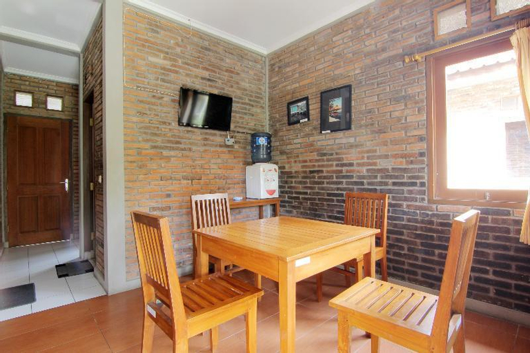 Dining Room 9