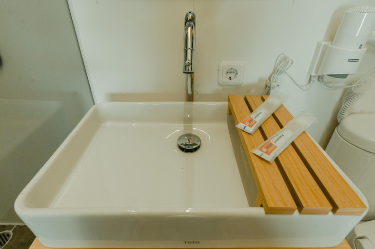 Bathroom 12