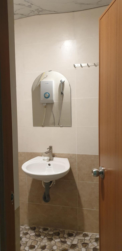 Bathroom 3, Grandma's House 2, Cái Răng