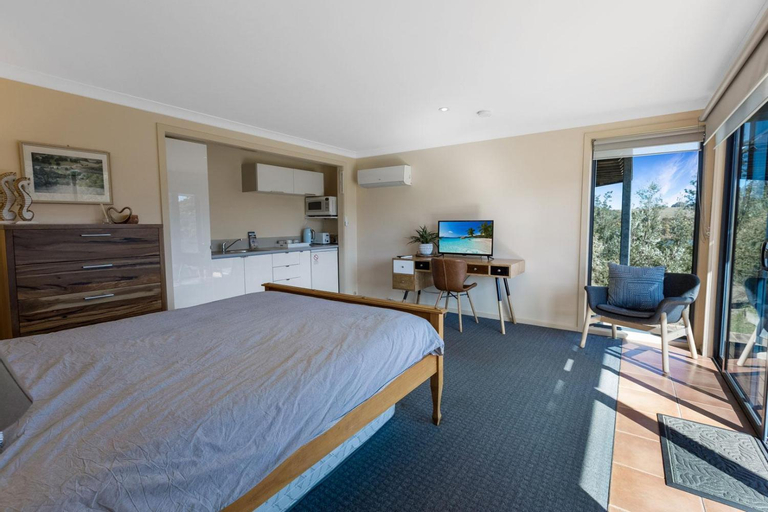 Bedroom 1, Arukah House, E. Gippsland - Bairnsdale