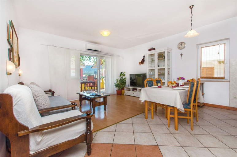 Others 5, Apartments Anita, Jelsa