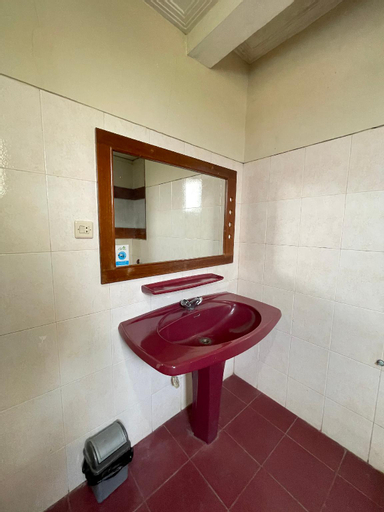 Bathroom 23