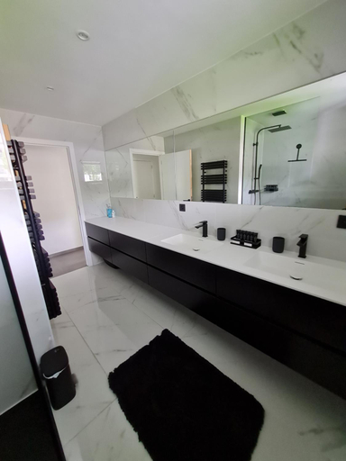 Bathroom 2, The White Villa, West-Vlaanderen