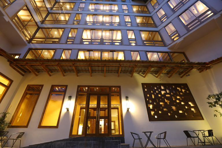 Exterior & Views