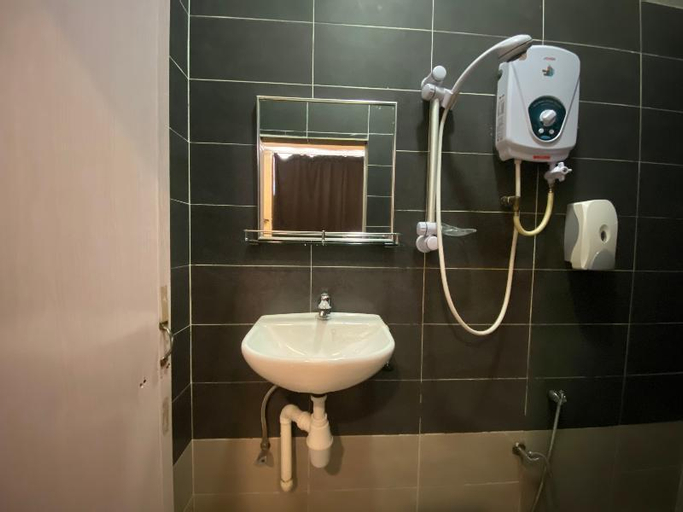 Bathroom 20
