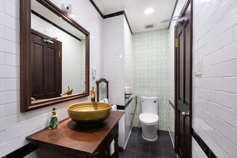 Bathroom 3, Rustique Maison, District 1