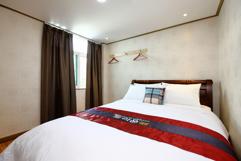 Bedroom 5