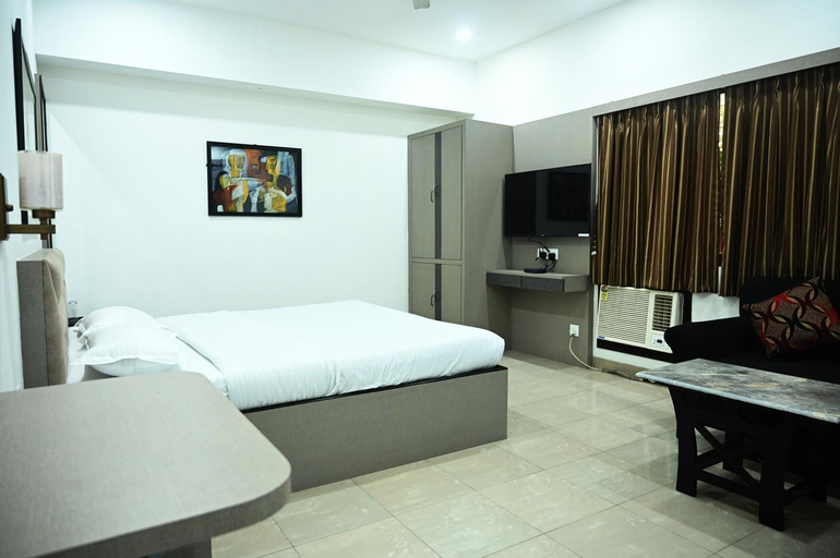 Others 4, ELGIN SUITES, Kolkata