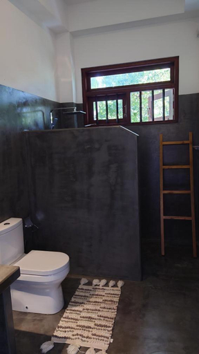 Bathroom 4, Cocosurf House, Hikkaduwa