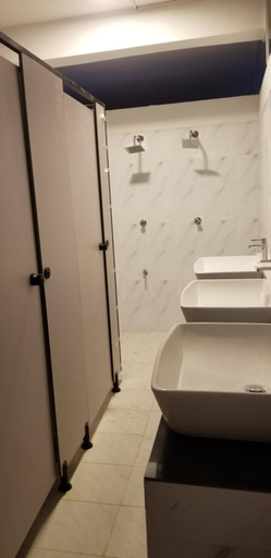 Bathroom, Chaya Mega Hostel, Weligama