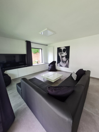Facilities 3, The White Villa, West-Vlaanderen
