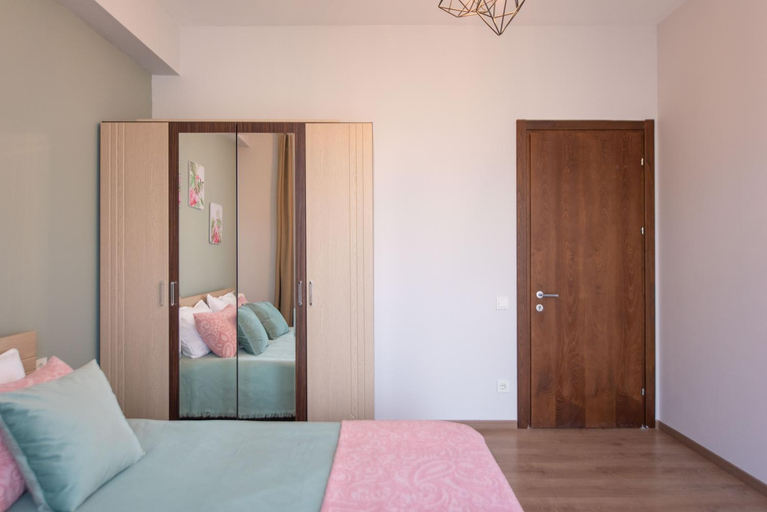 Others 3, 1-Bedroom Apartment with View - Balcony - 5 Min to Delisi Metro- Self Check-In, Tbilisi