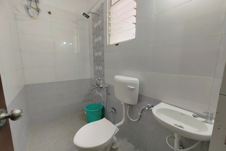 Bathroom 3, Aanand Riddhi, Pune