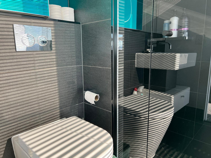 Bedroom 4, WSP luxury 2b2b apartment in CBD with free parking, Melbourne