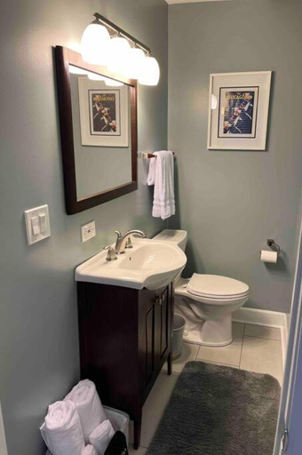 Bathroom 2, Trendy West Town Flat - 2 bed / 1.5 bath w parking, Cook