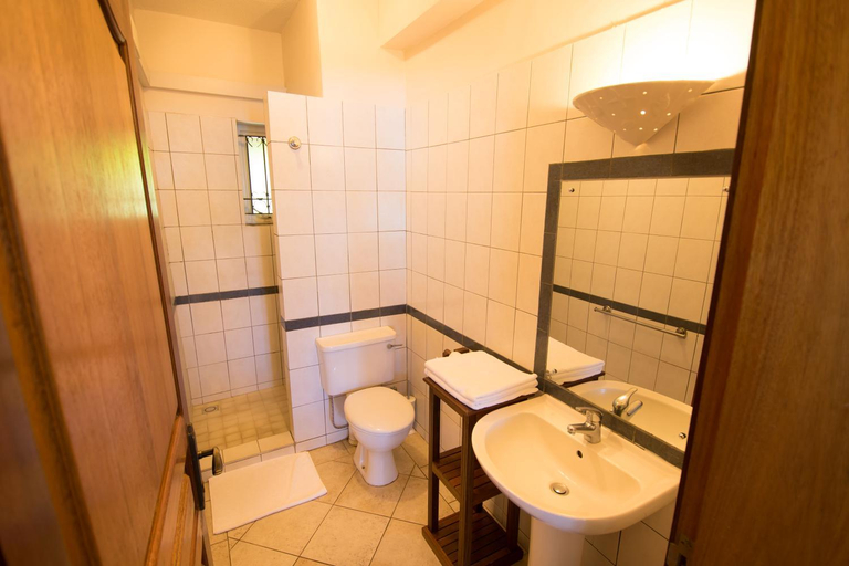 Bathroom 3, Residence Peramal
