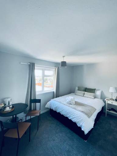 Others 2, cozy room Shared House, South Gloucestershire