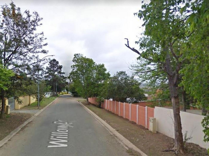 Exterior & Views 4, Imimangaliso Guest House, O.R.Tambo