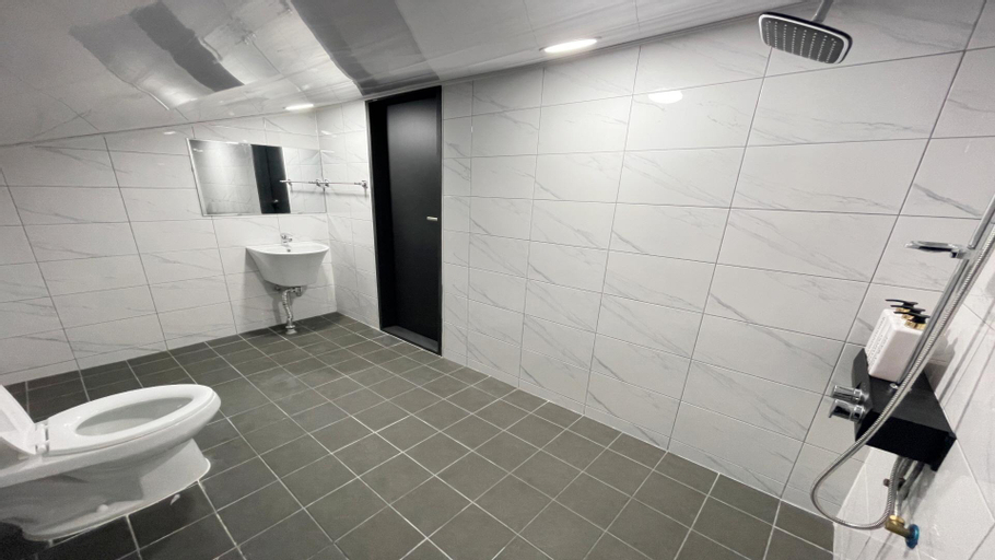 Bathroom 3