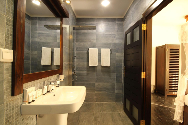 Bathroom 4, Saffron Hotel & Restaurant, Habaraduwa